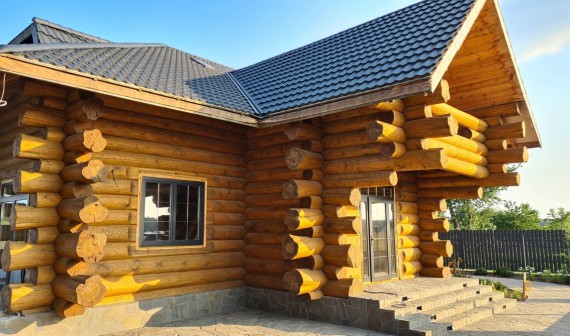 Деревянные окна в срубе