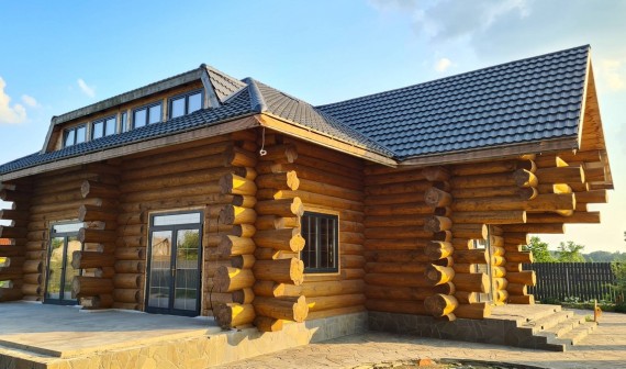 Деревянные окна в срубе